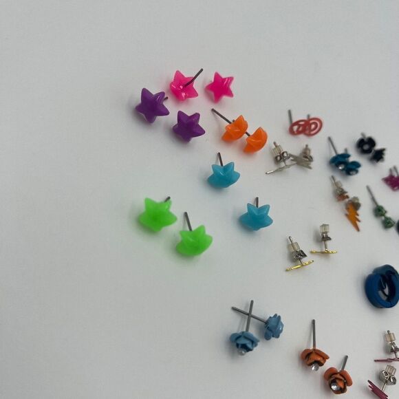 Earring Lot - 20 Pair and 8 Singles of Fun and Funky Stud Earrings - Picture 3 of 11